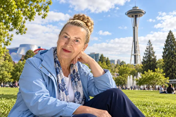 AI-образ: Город у Space Needle