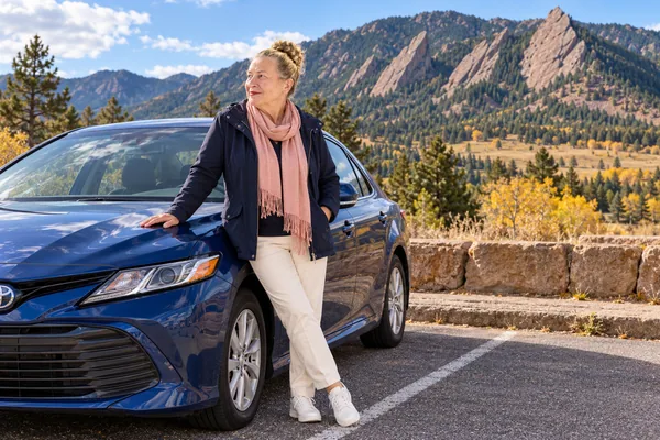 AI-образ: Голубая Camry в горах