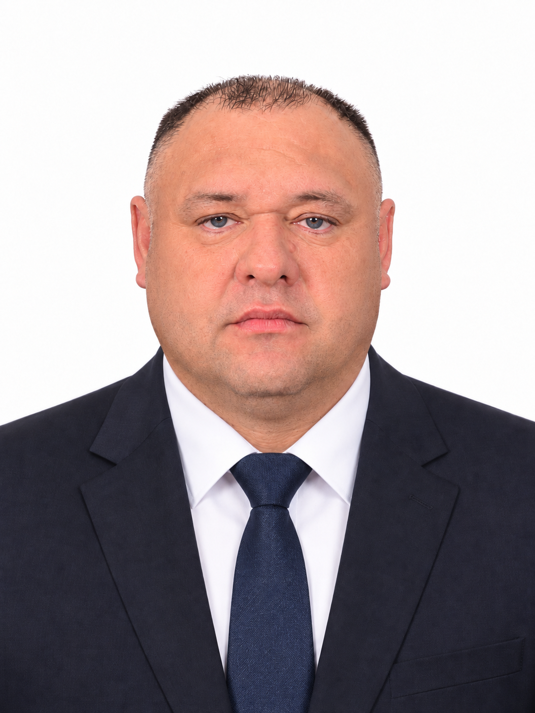 Мужской деловой портрет для резюме и рабочего профиля